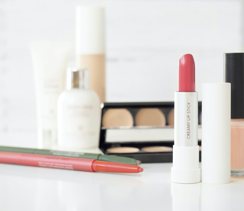 Groomed: Neutral Pink Lipstick