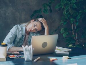 woman at laptop, stress, burnout, digital cleanse, anxiety, women, technology