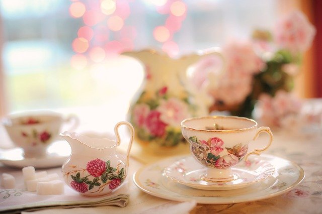 Afternoon Tea: Tea cup and creamer