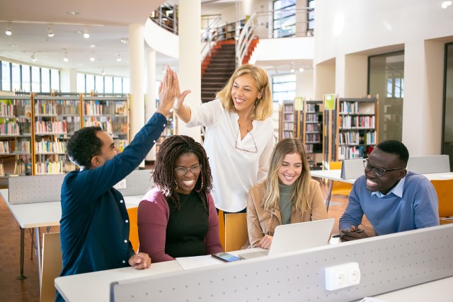 Students Choosing Canada: Students in the campus library