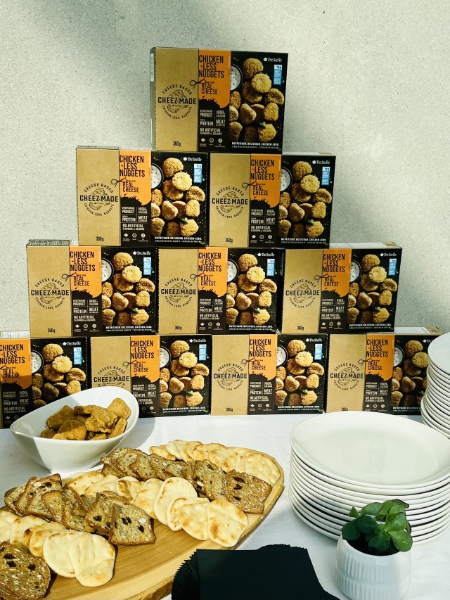 Cheezmade: Tre Stelle Cheezmade Boxes in a Pyramid with dips in front