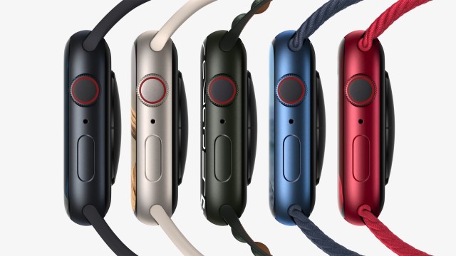 Apple Watch Series 7: Side View of 5 Apple Watches in a row