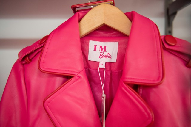 HM x Barbie: Close up of clothing label