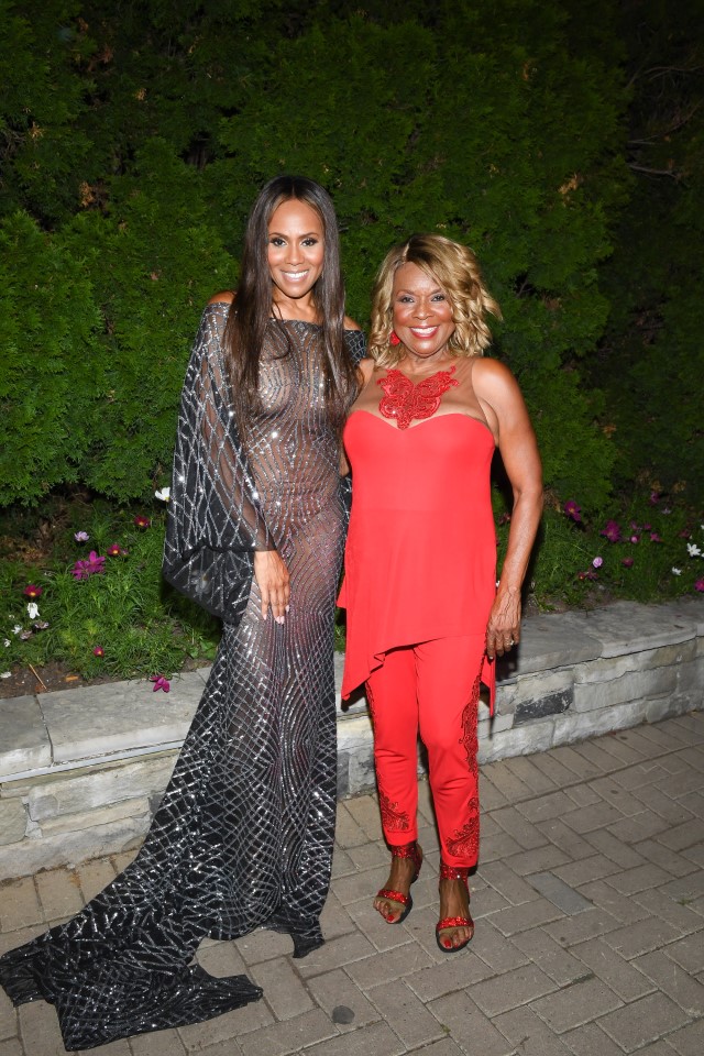 Canada's Walk of Fame: 2022 Canada's Walk of Fame Inductee Deborah Cox with Grammy-winning R&B legend Thelma Houston