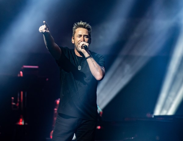 Chad Kroeger performing