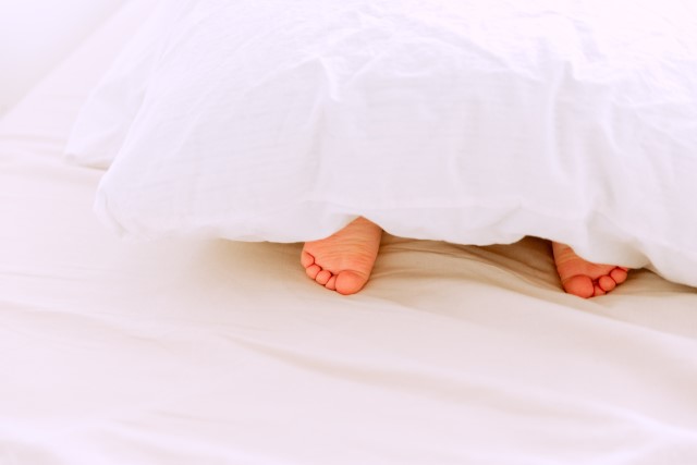 good night's sleep: Child's feet sticking out from duvet