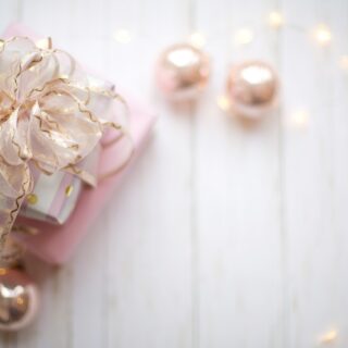 Gifts That She Really Wants: Holiday Gift and Metallic Balls