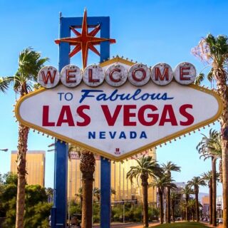 Casino Lovers: Las Vegas Sign