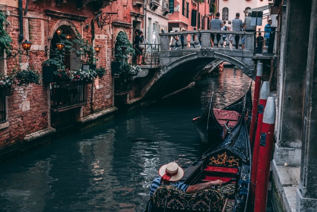 Casino Lovers: Gondola in Venice