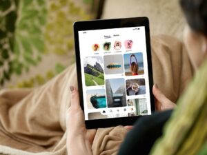 Pinterest Predicts: Woman on a tablet looking at Pinterest