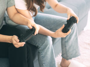 Date Ideas for gamers: Couple on a couch playing video games