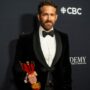 Canadian Screen Awards: Ryan Reynolds with his Award