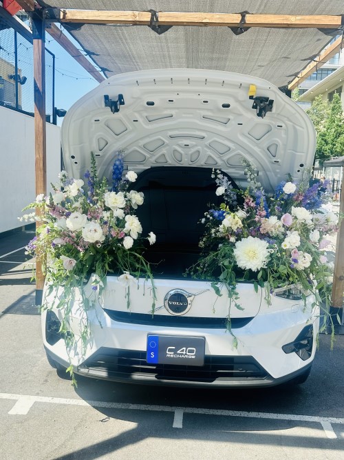 Volvo Midsummer Celebration: Volvo with flowers coming out of the trunk
