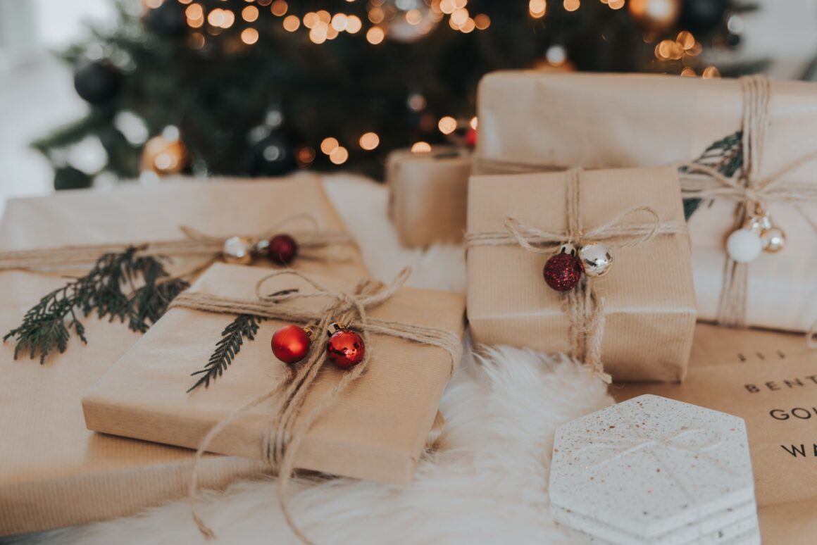 Holiday Gift Guide: 7 Gifts That She Wants (Really!) - Vimarsana News