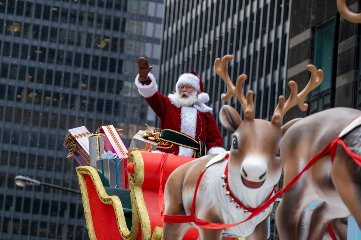A Sneak Peek at the 119th Original Santa Claus Parade - Vimarsana News