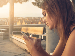Canada Online Gambling: Woman on smartphone