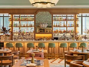 Abrielle: Bar including seating area