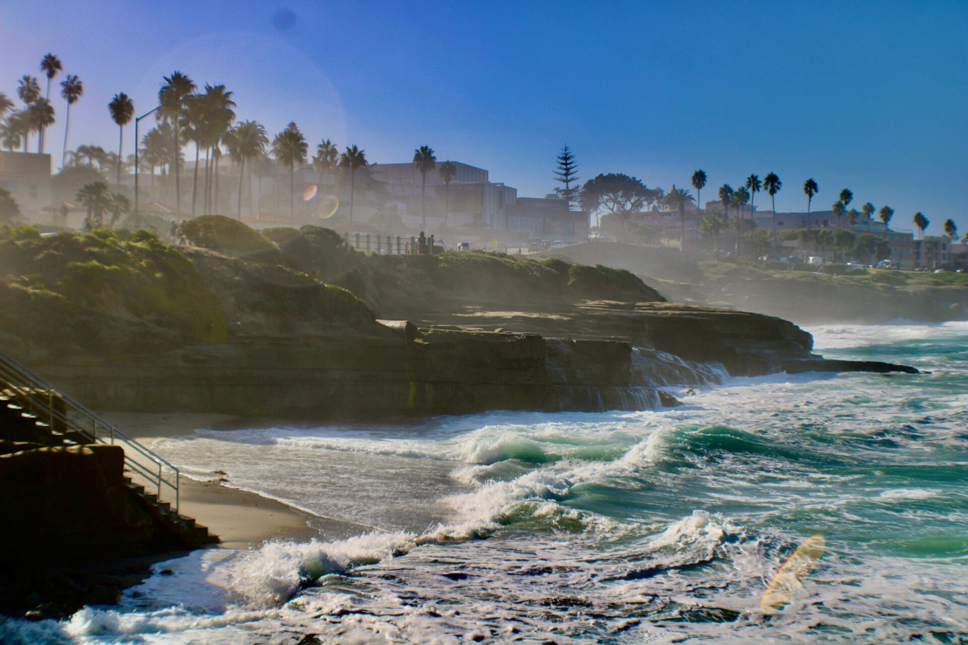 La Jolla: Beach with tide coming in over rocks