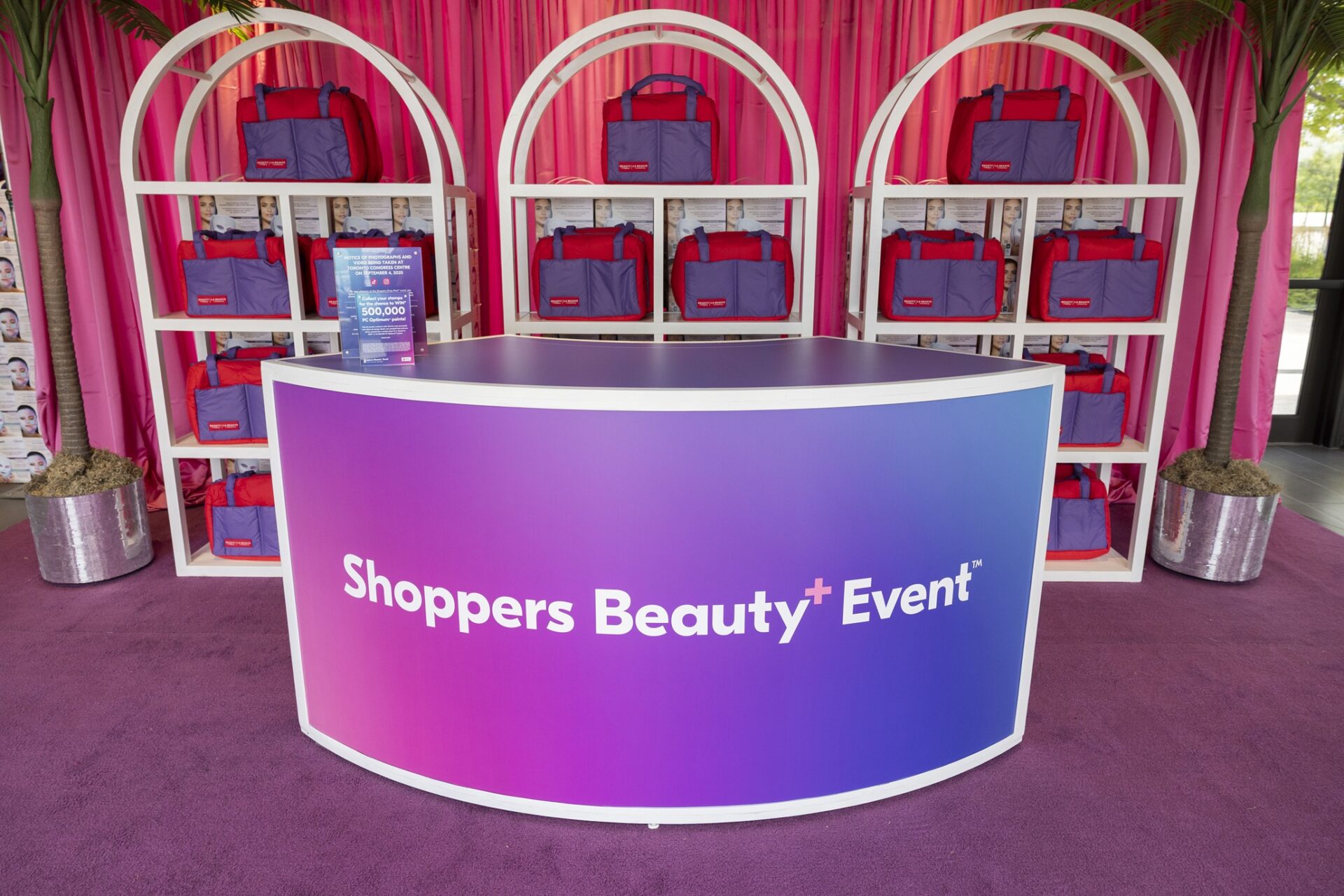 Shoppers Beauty: Check in Desk + red and purple bags