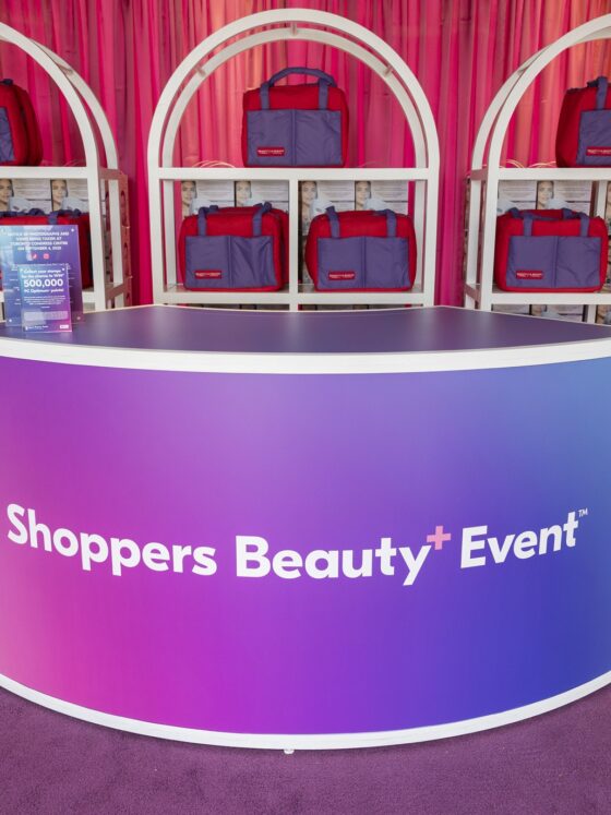 Shoppers Beauty: Check in Desk + red and purple bags