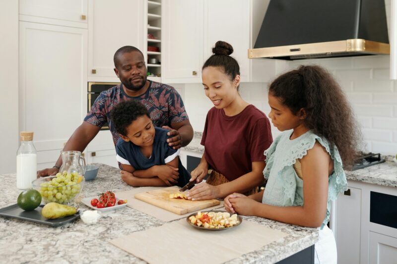 Family-Friendly Lunches: Family of 4 preparing lunch together