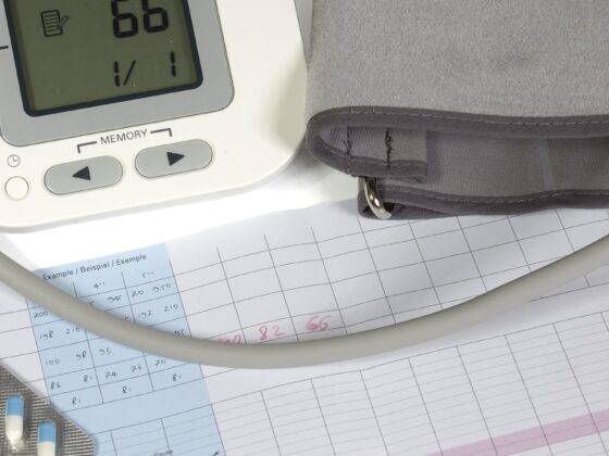 Hypertension Notifications: Digital Blood Pressure machine and note pad