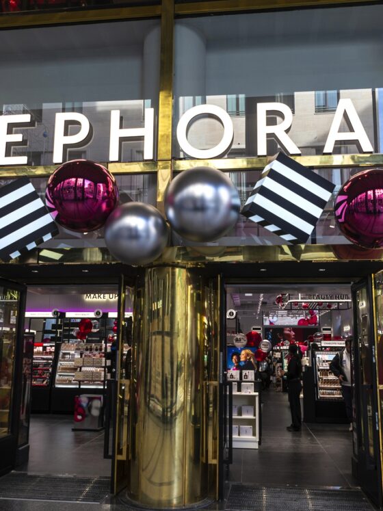 Sephora Fall 2025 Savings Event: Sephora store exterior with holiday decorations