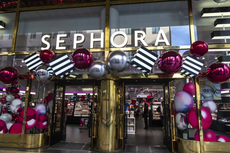 Sephora Fall 2025 Savings Event: Sephora store exterior with holiday decorations
