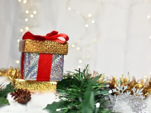Last Minutes Gifts: Holiday gift next to garland