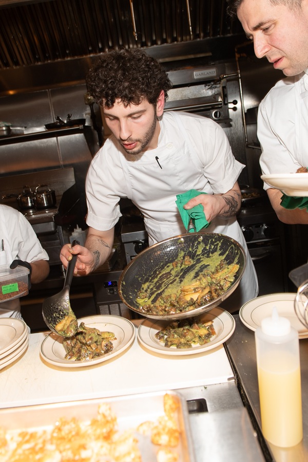 Linny's: Chefs plating food