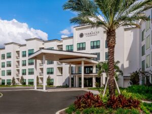 The Terraces at The Grove Resort: Hotel entrance exterior