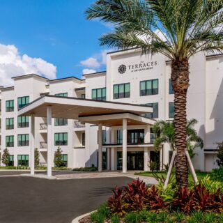 The Terraces at The Grove Resort: Hotel entrance exterior