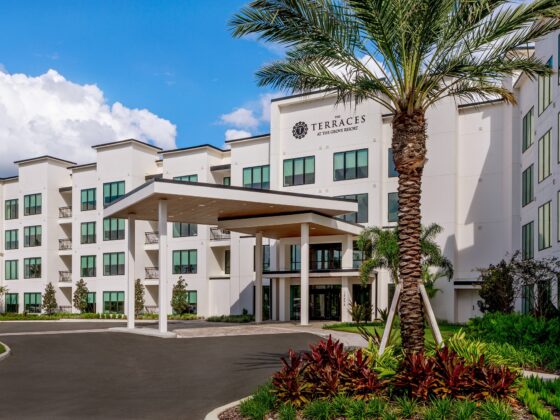 The Terraces at The Grove Resort: Hotel entrance exterior