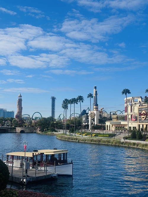 Universal Orlando: Lake with two boats with Hard Rock Cafe in the background at Universal Orlando