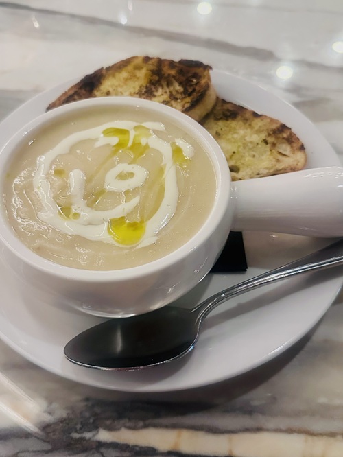Vivo Avanti: Cauliflower Soup with charred bread