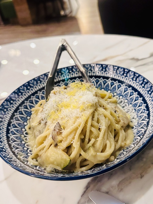 Vivo Avanti: Pasta in a bowl with lemon zest and tongs