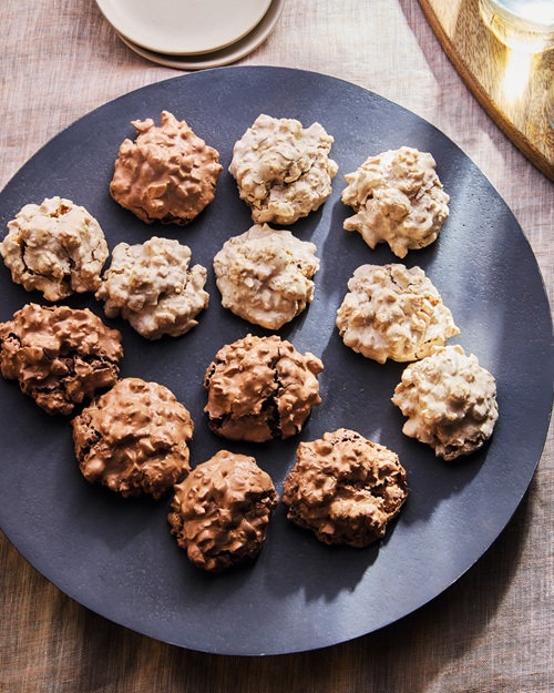 Italian Cookies: Ugly cookies on a plate