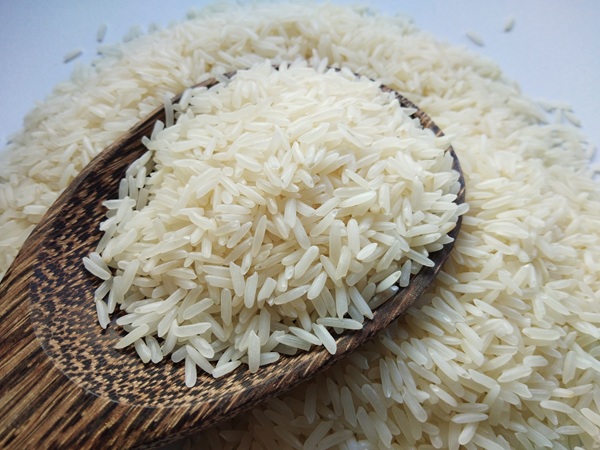 Thai Hom Mali Rice: Jasmine rice on white background , close up