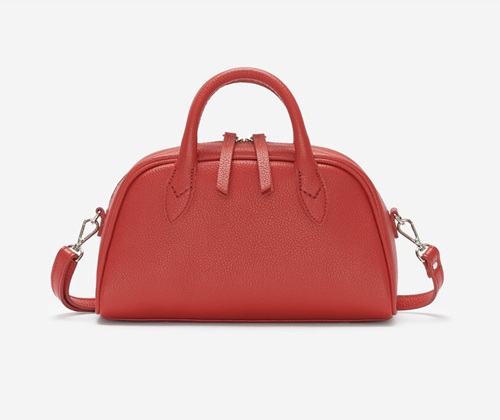 Gifts Your Mom Will Love; Red Roots bowling style bag