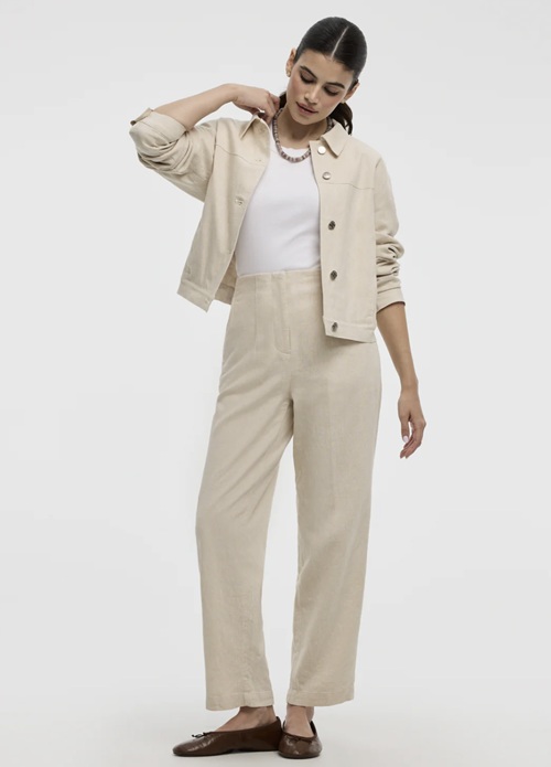 Gifts Your Mom Will Love: Woman wearing an off-white linen suit