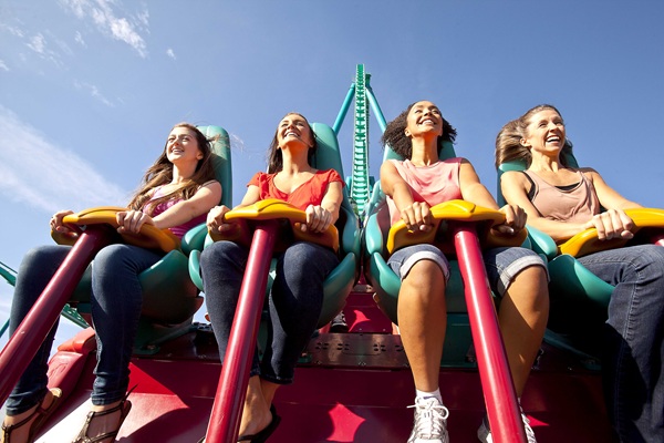 Canada's Wonderland: 4 woman on the Leviathan