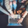 Online Casino: three female friends on a laptop