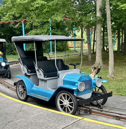 Canada's Wonderland: Antique Ride Car that looks like a Ford Model T