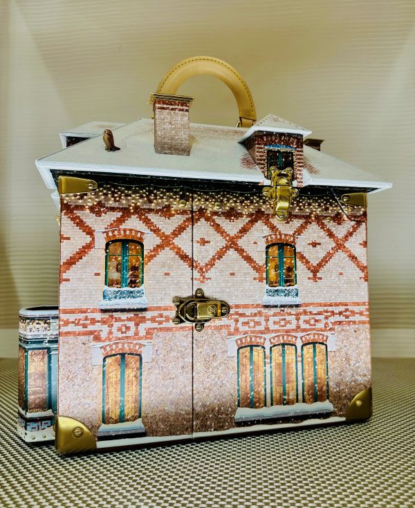 Savoir-Faire Toronto: Jewellery Box made to look like Louis Vuitton's home, Maison d’Asnières