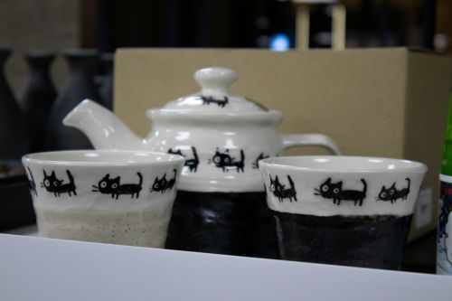 Gifts for Your Mother-In-Law: Pottery featuring black cats