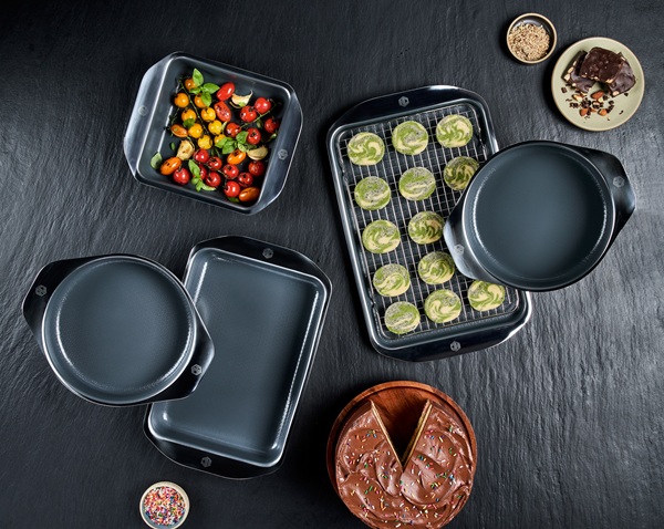 Sourdough: 6 piece baking set including two round bands, a chocolate cake, a square pan with tomatos and a baking pan with cookies.